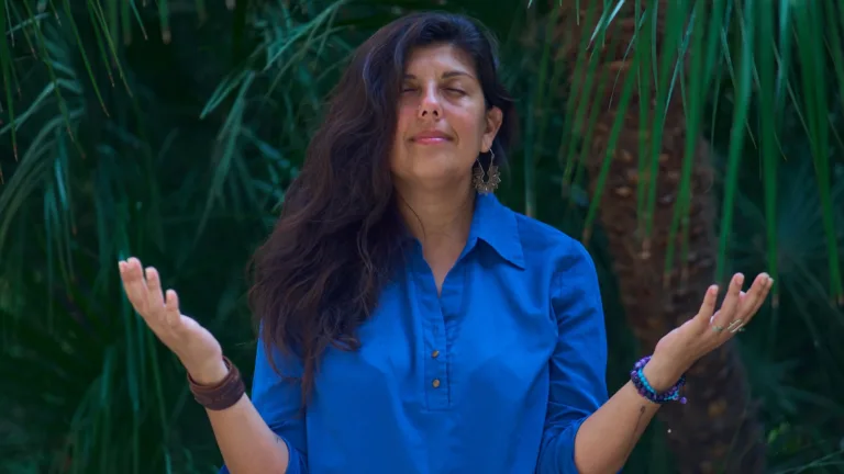 Meditación guiada para calmar la ansiedad y respirar conscientemente con Bea Coronel